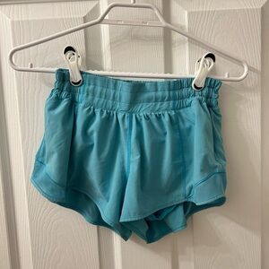 Light blue lululemon athletic hotty hot shorts size 6 25”